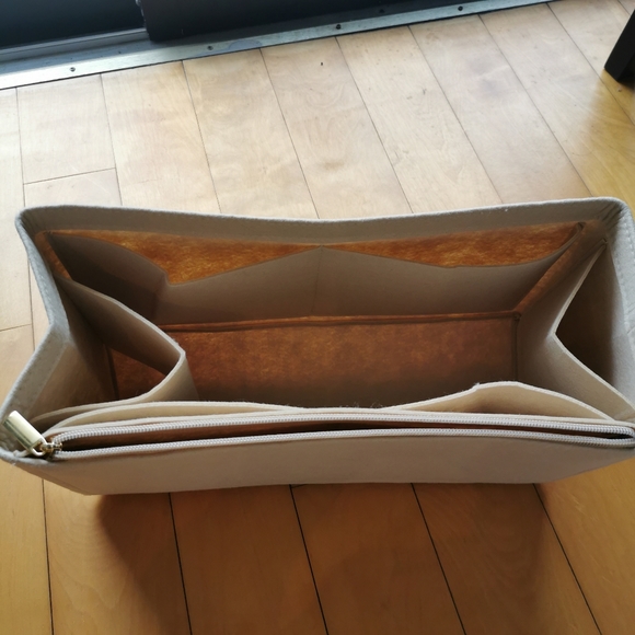 Saint Laurent Rive Gauche Small tote - Picture 9 of 11